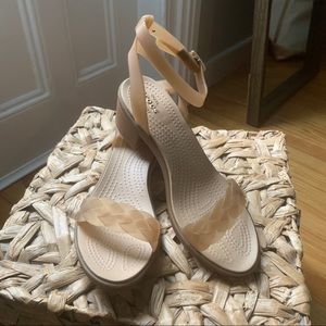 Crocs dual comfort braided sandal size 8